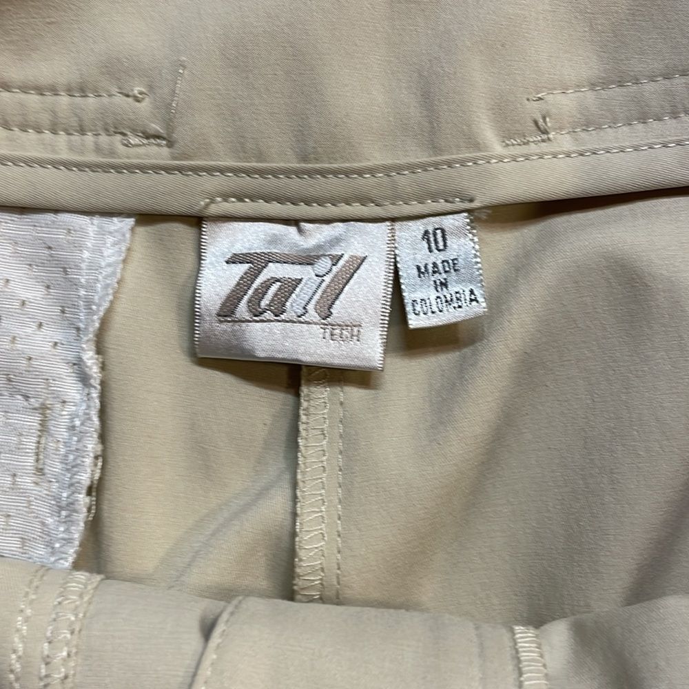 Tail Womens Tech Performance High Rise Beige Golf Bermudas Shorts Sz 10 - Picture 3 of 9